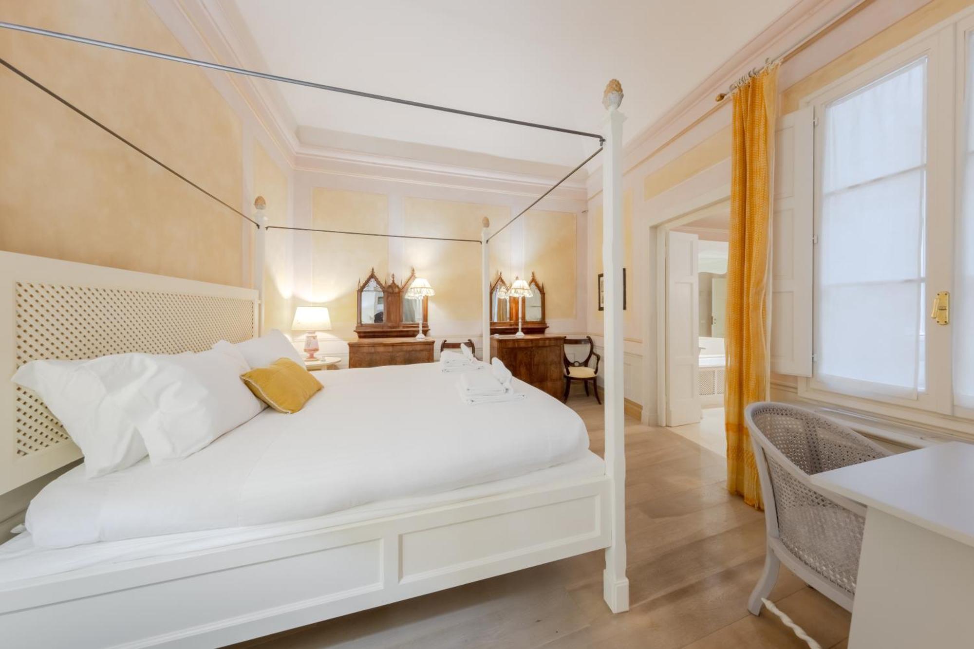 A 200m Uffizi - 90m Ponte Vecchio Apartment Florenz